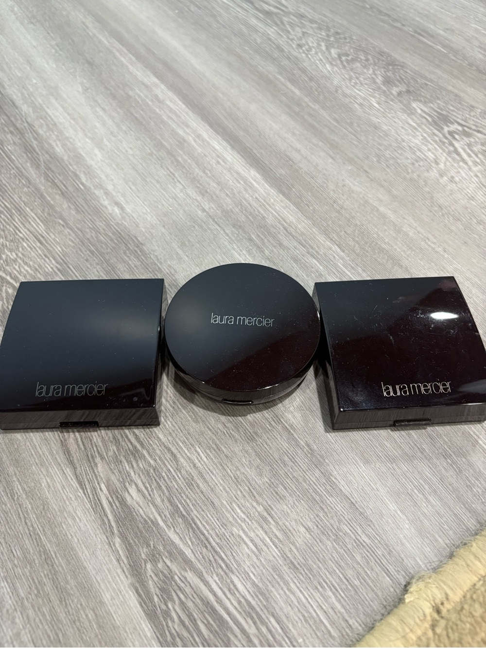 LAURA MERCIER - Picture 2 of 3